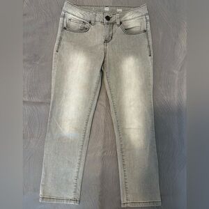 SO brand light gray whiskered denim capris size 3 (juniors)